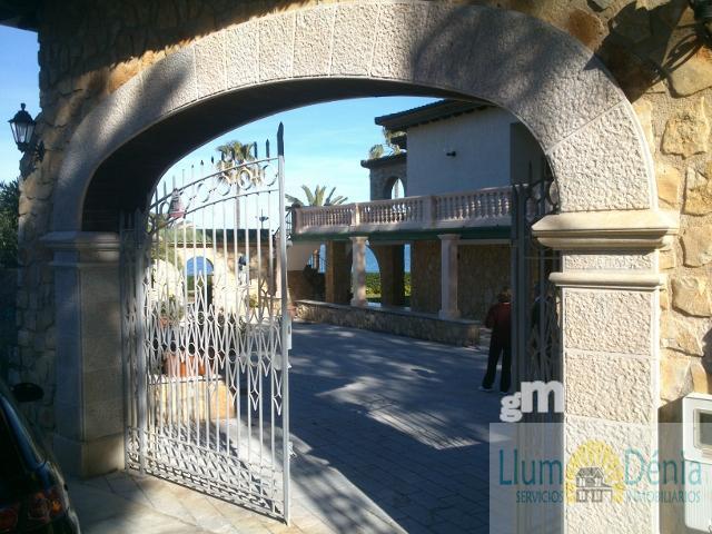 For sale of chalet in Denia