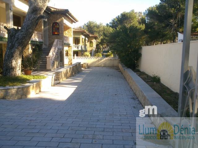 For sale of chalet in Denia