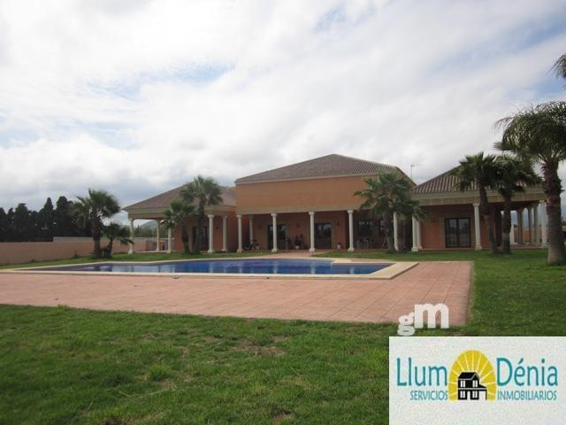 For sale of chalet in Denia