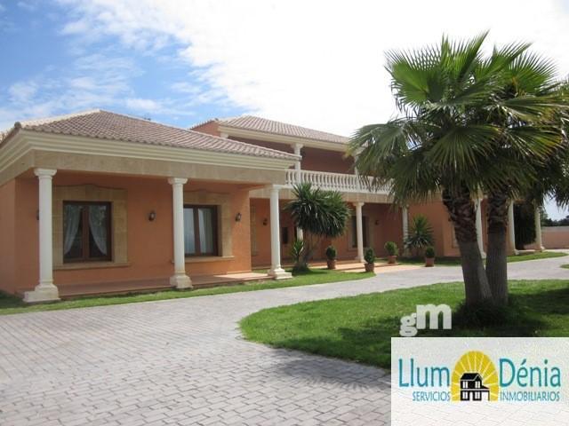 For sale of chalet in Denia