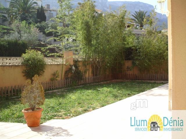 For sale of chalet in Denia