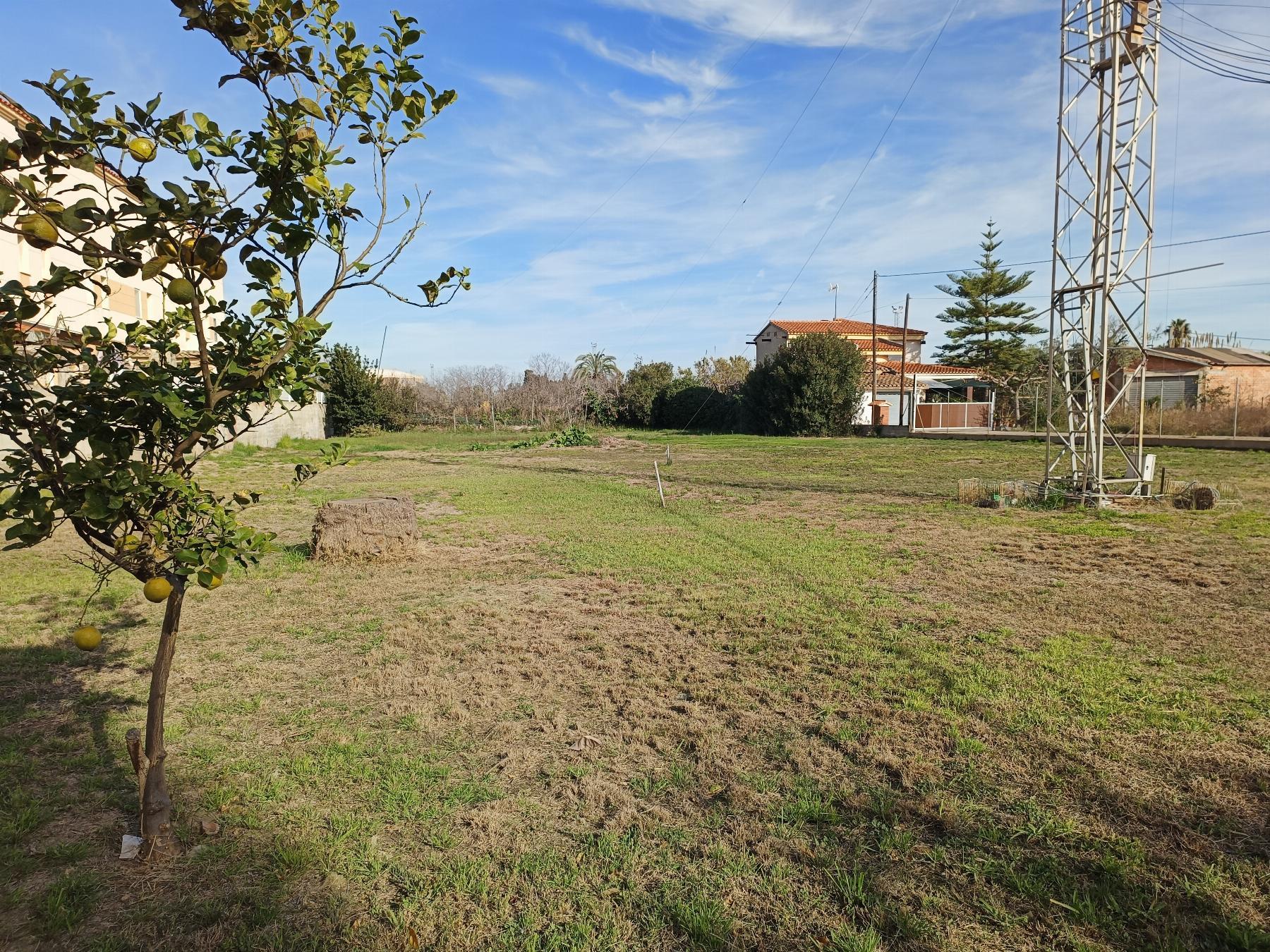 For sale of land in Almazora