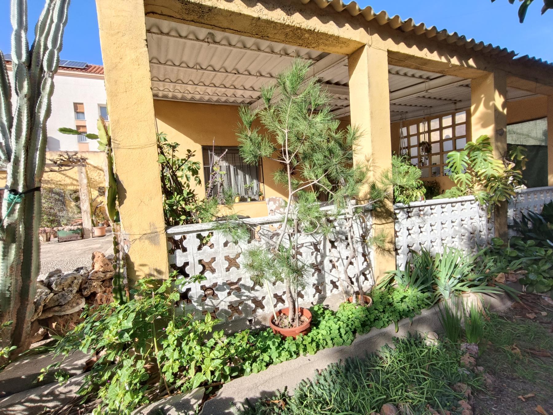 For sale of land in Almazora