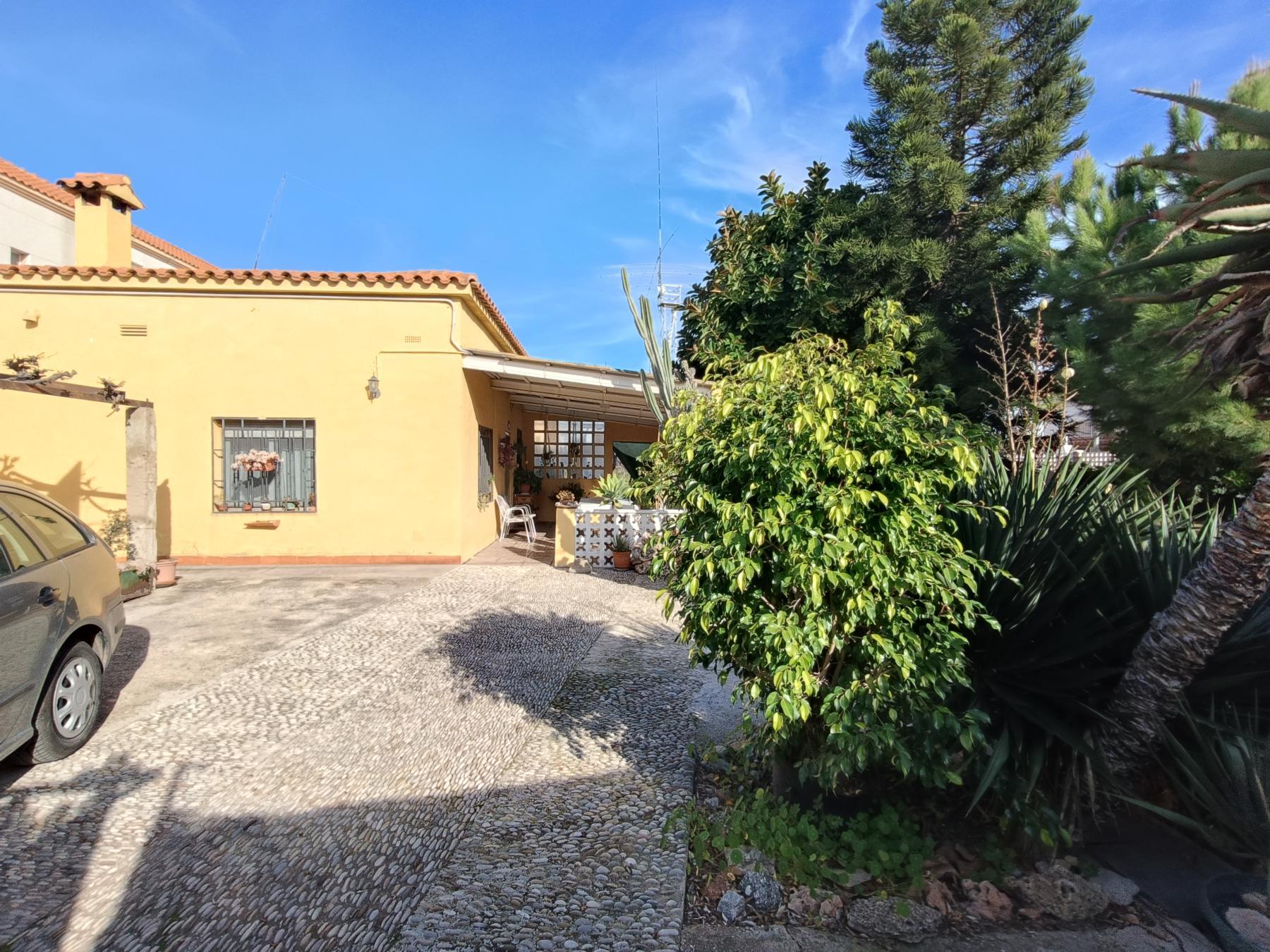 For sale of land in Almazora