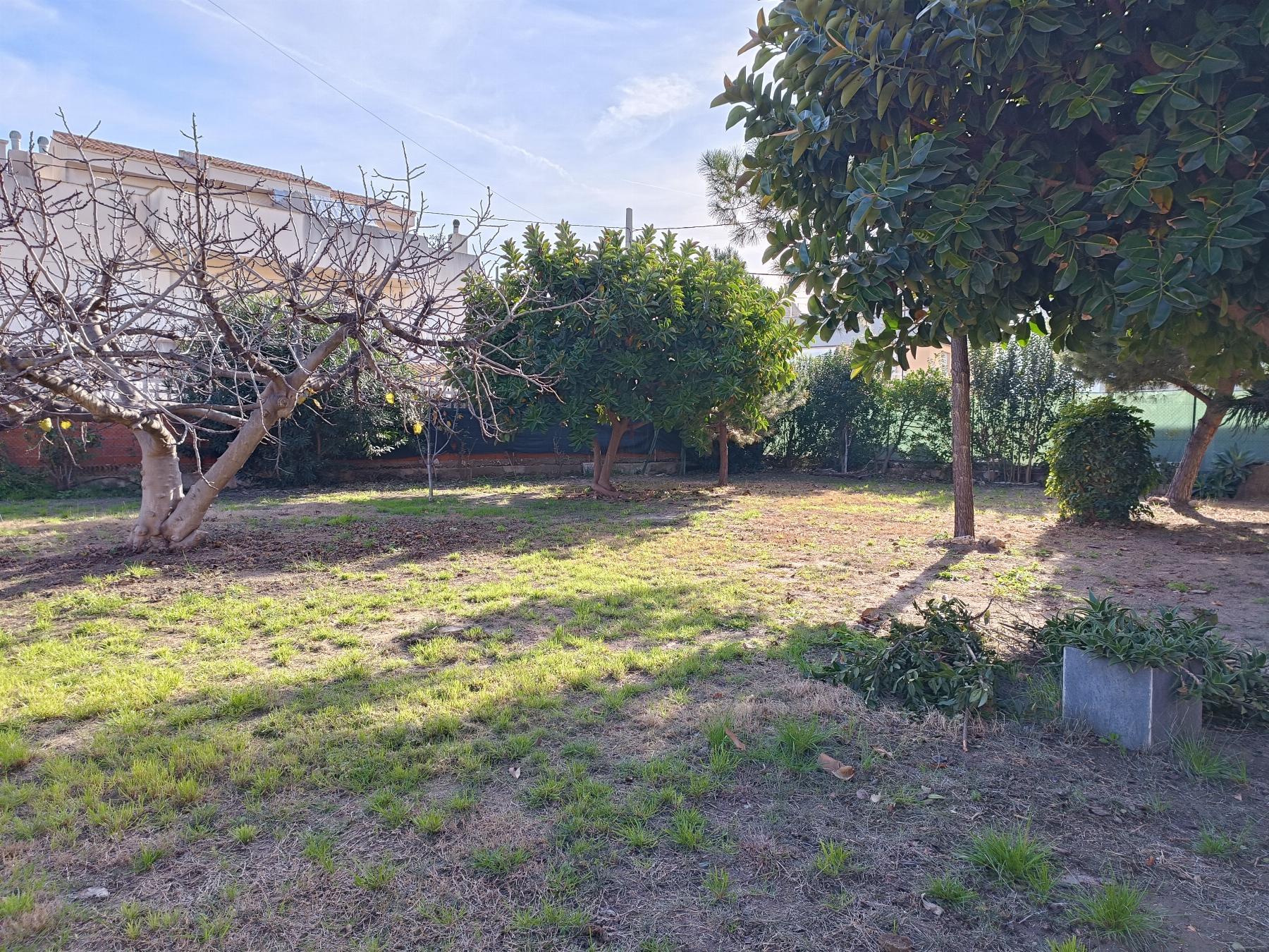 For sale of land in Almazora