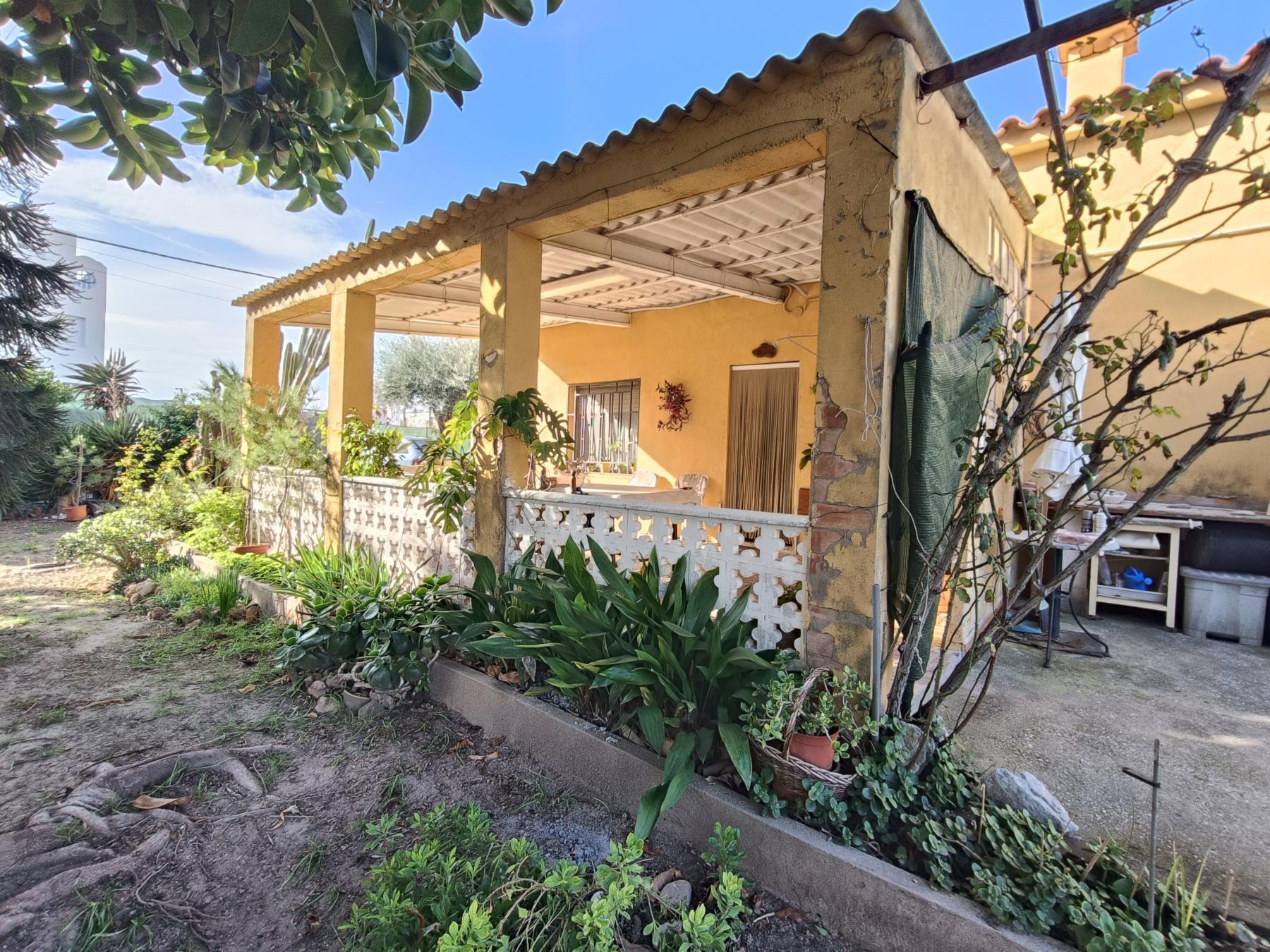 For sale of land in Almazora