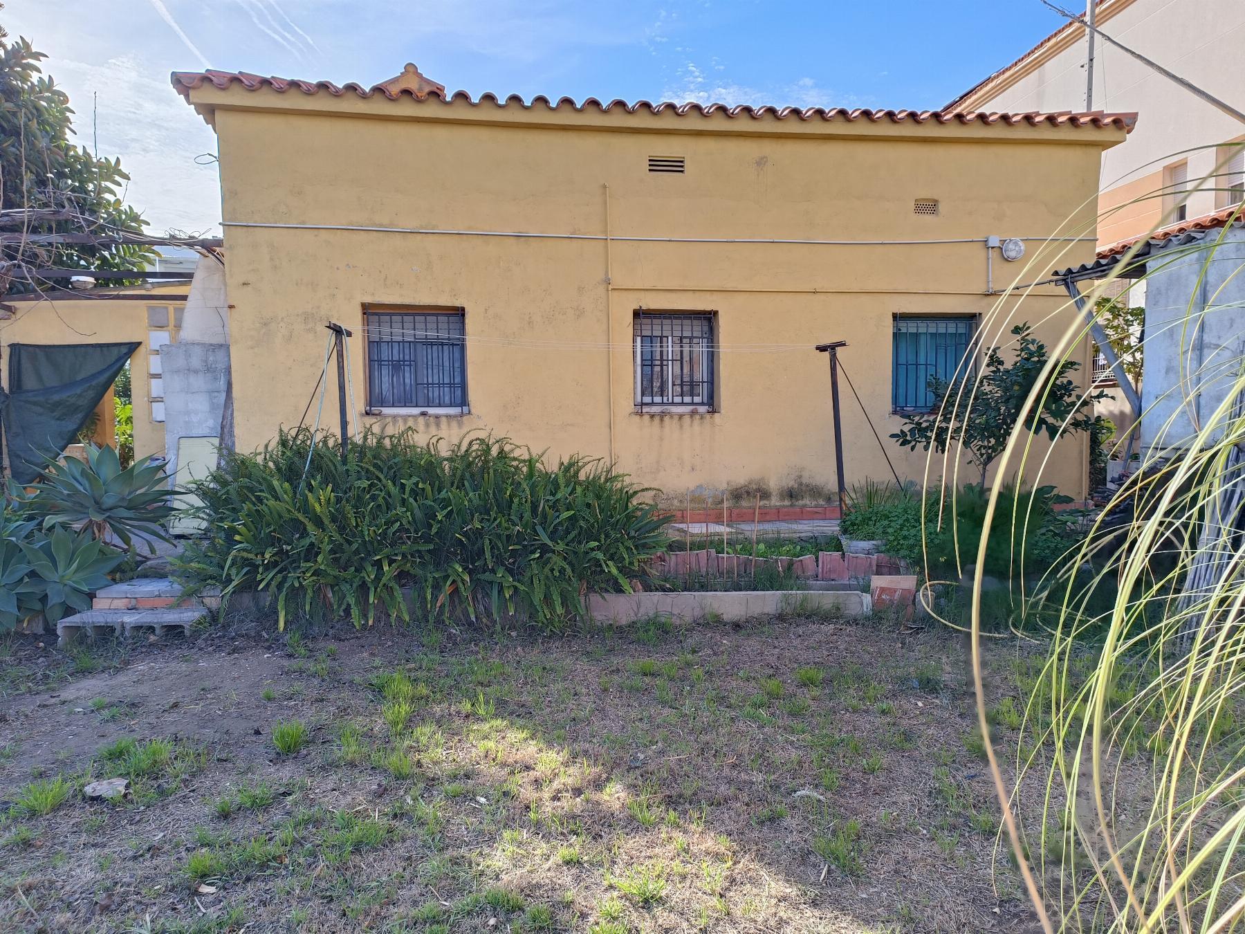 For sale of land in Almazora