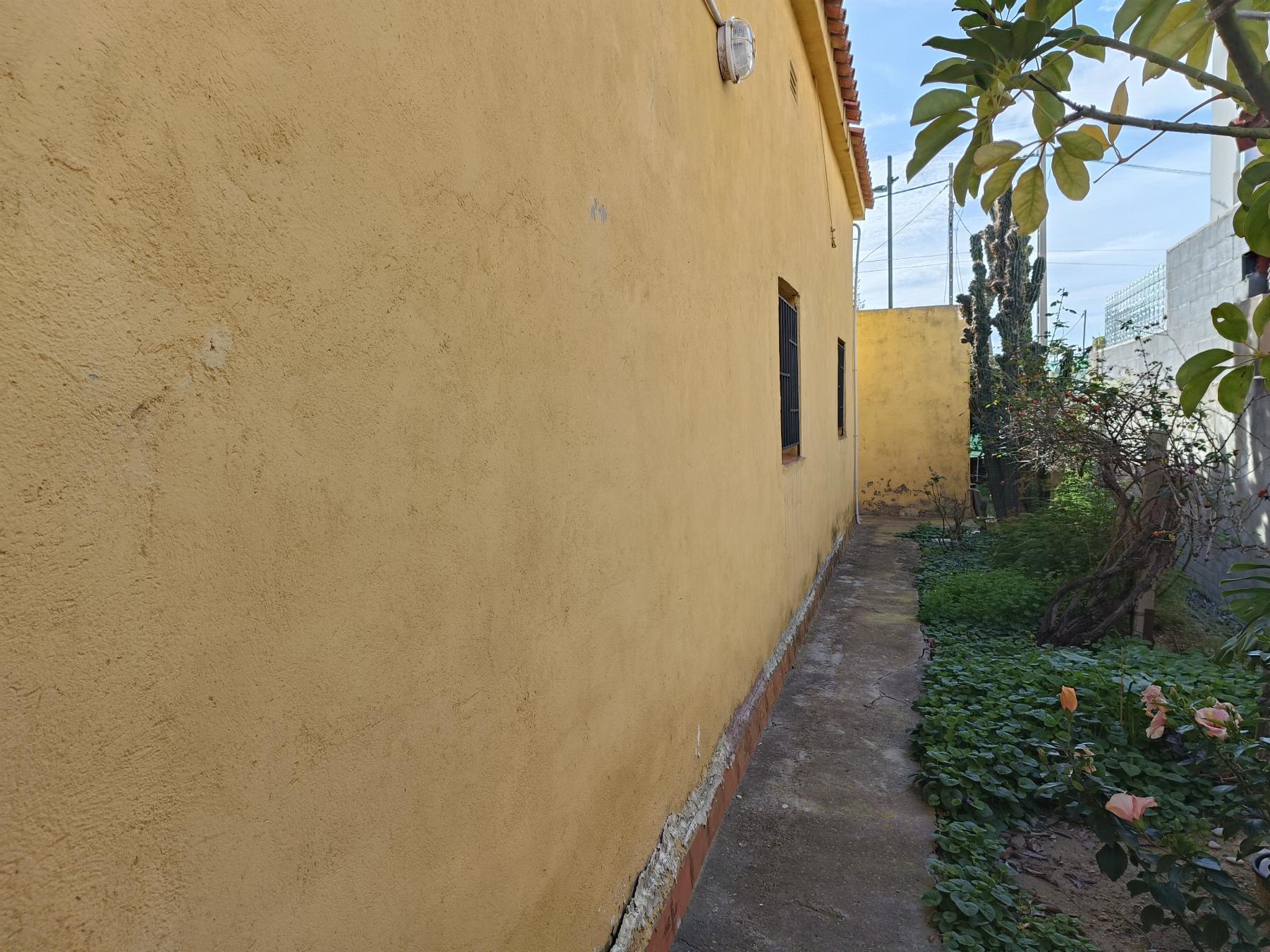 For sale of land in Almazora
