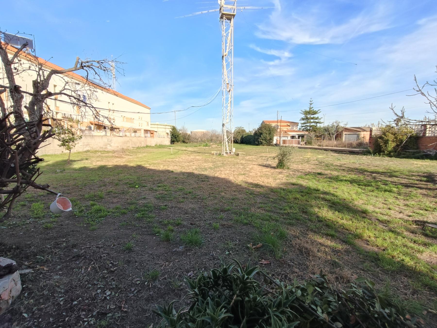 For sale of land in Almazora