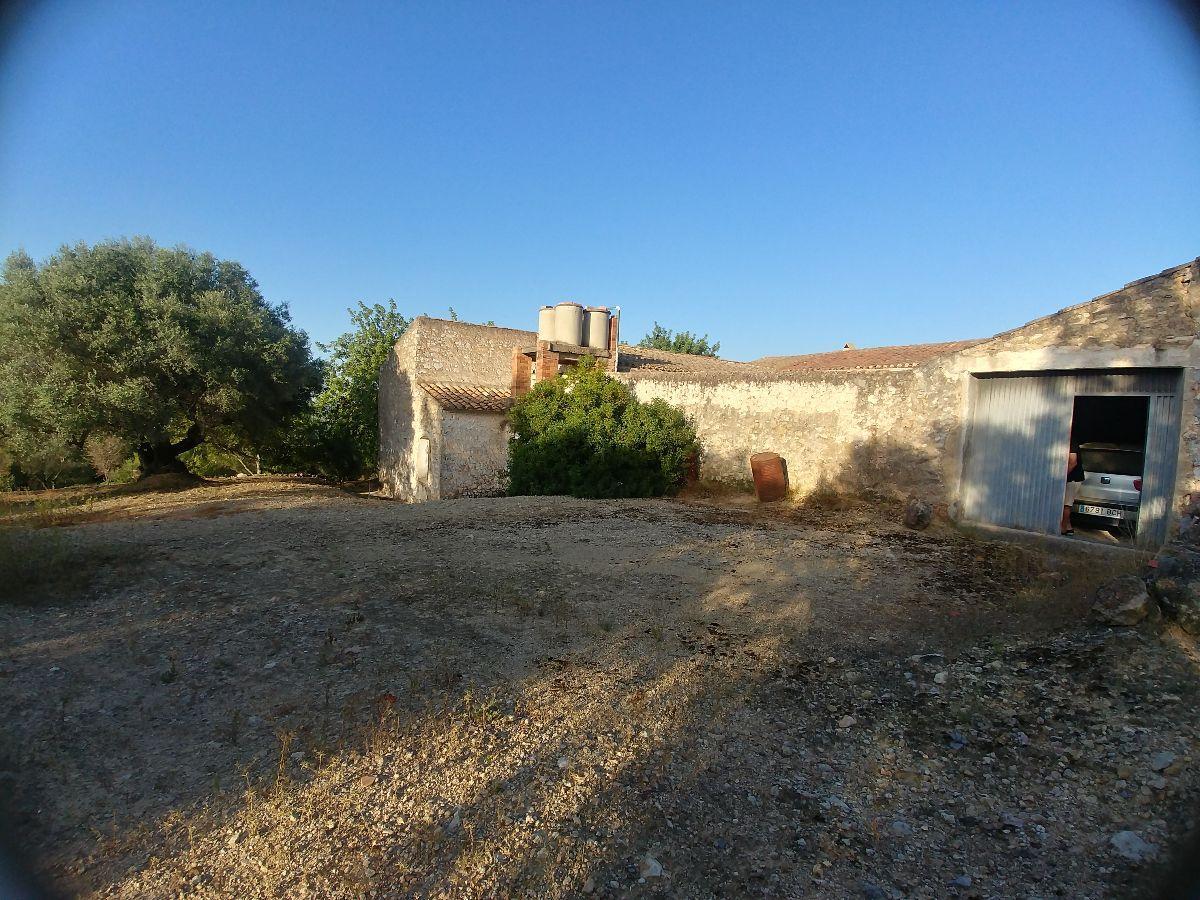 For sale of masia in Vilafamés