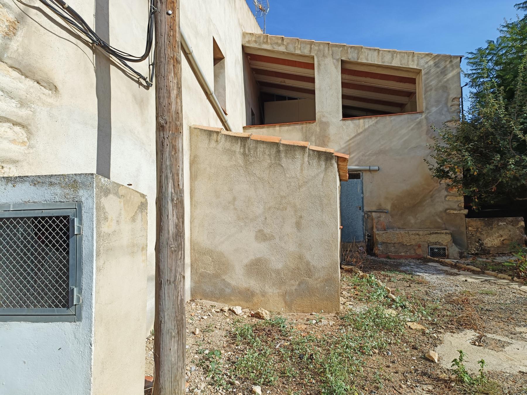 For sale of masia in Sierra Engarcerán
