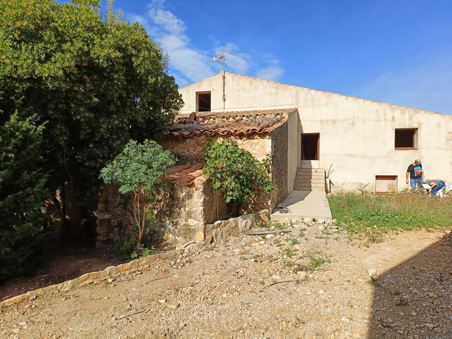 For sale of masia in Sierra Engarcerán