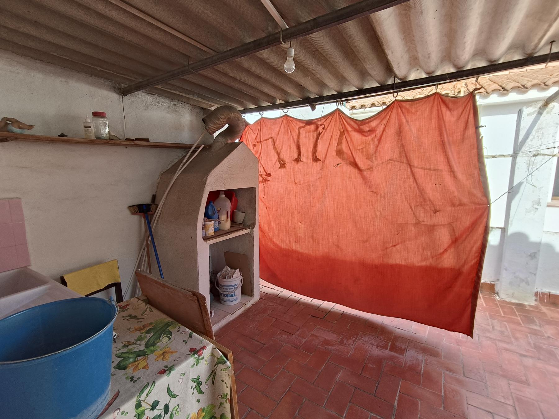 For sale of house in Almazora