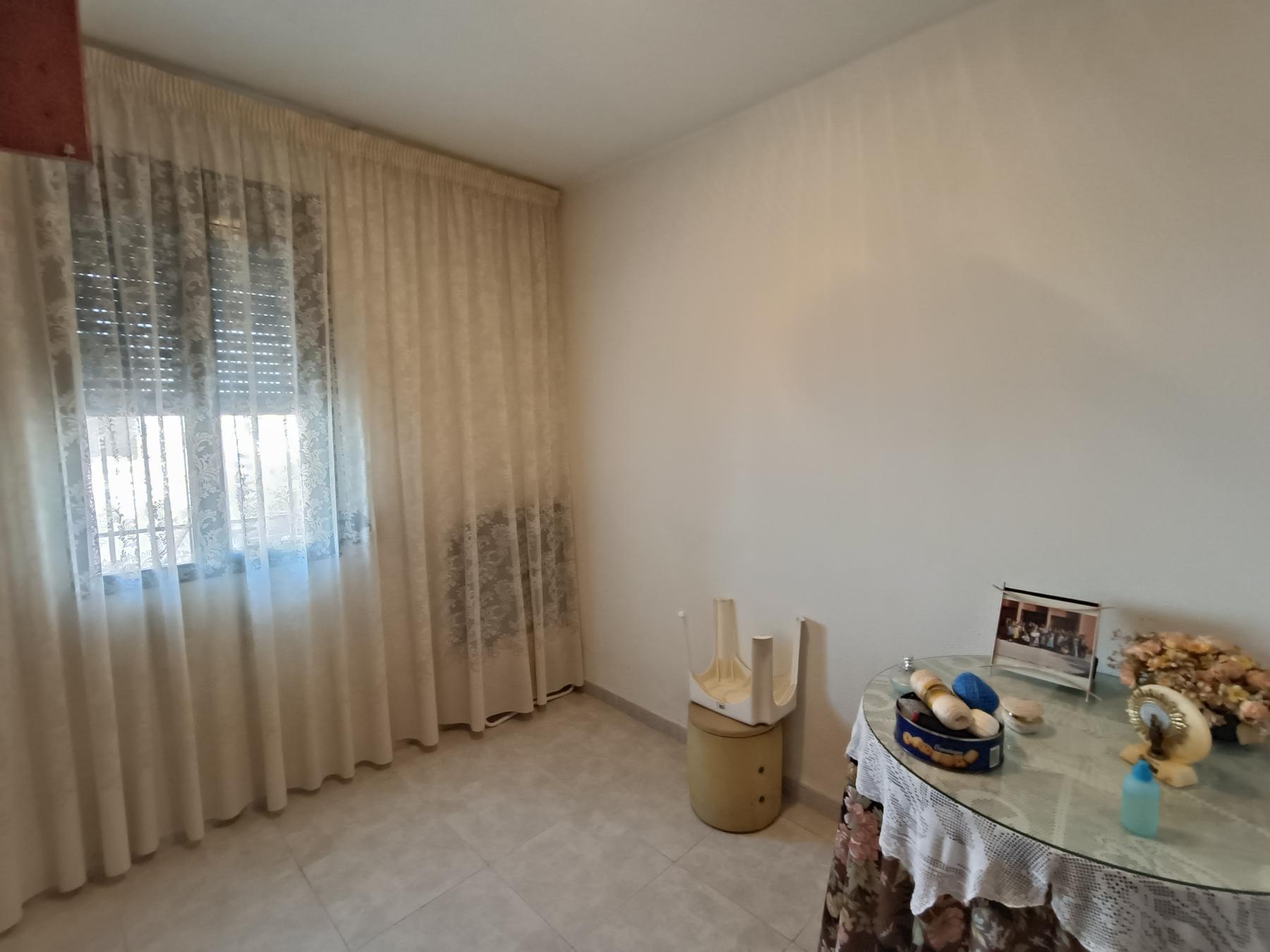 For sale of house in Almazora