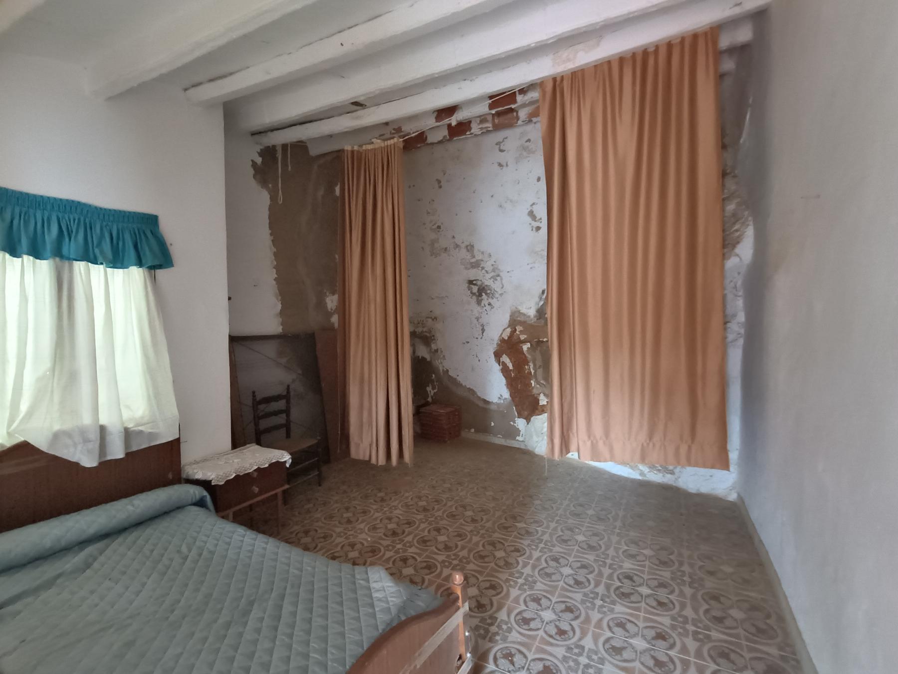 For sale of house in Useras