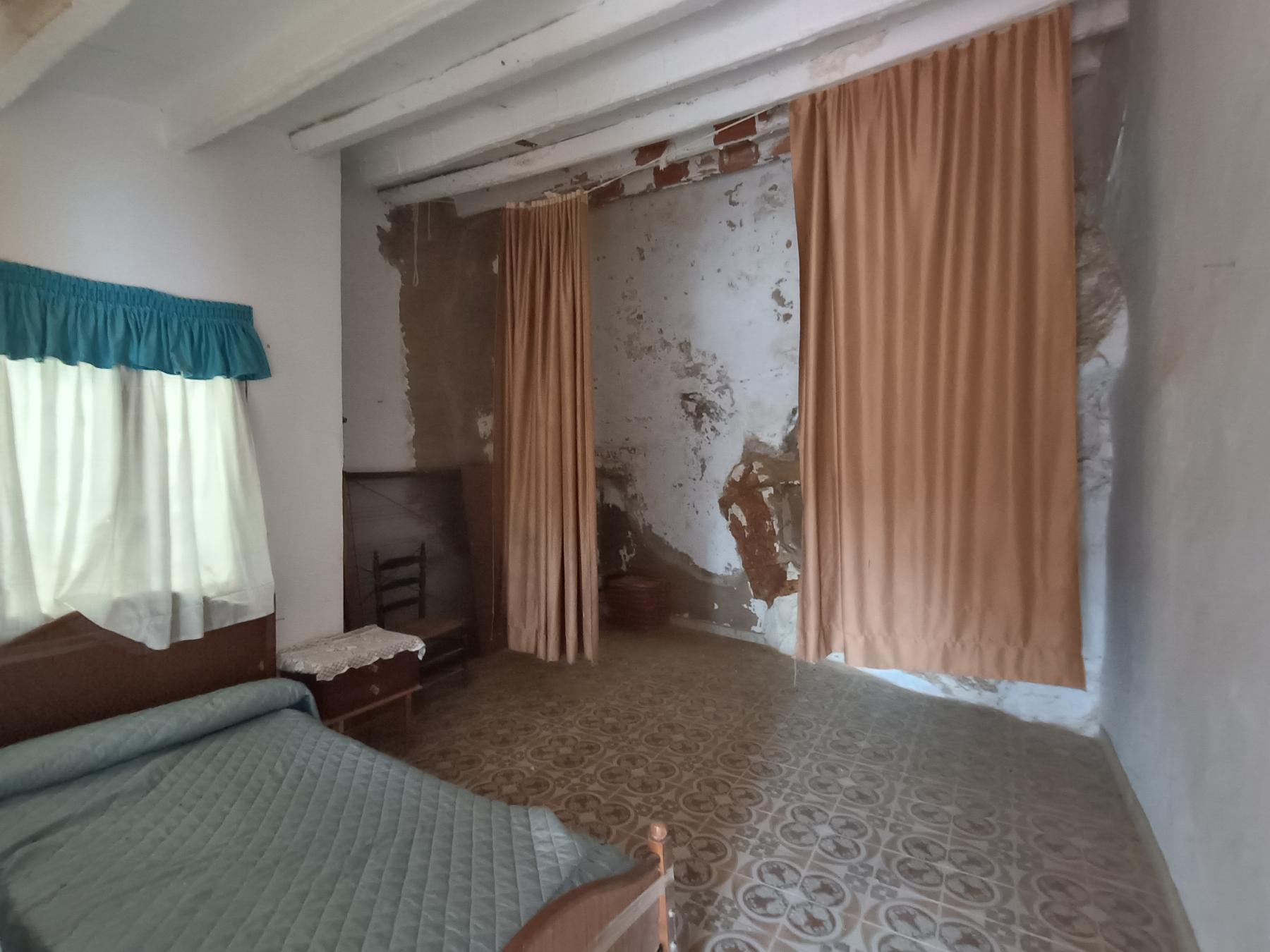 For sale of house in Useras