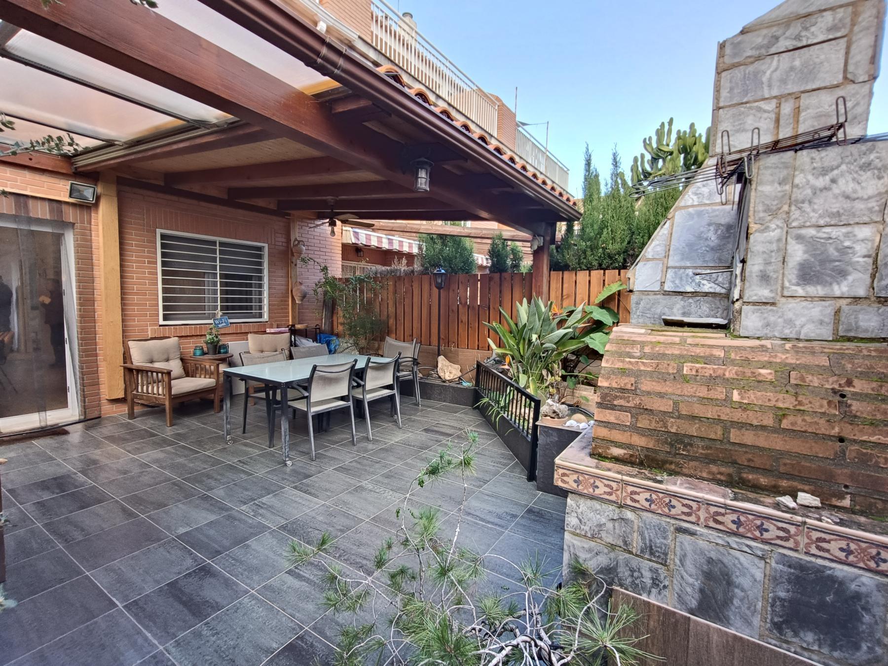 For sale of house in Castellón