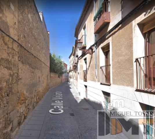 For rent of garage in Segovia