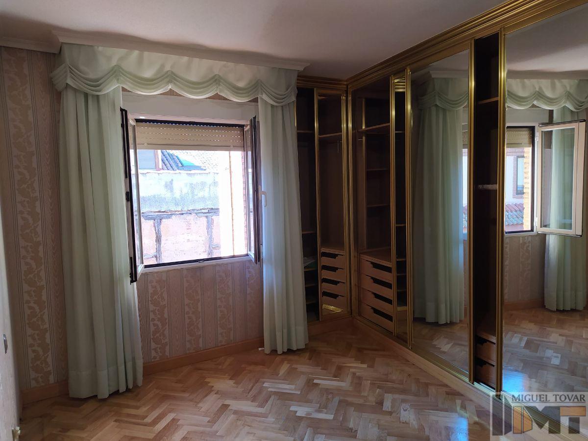 For sale of duplex in Segovia