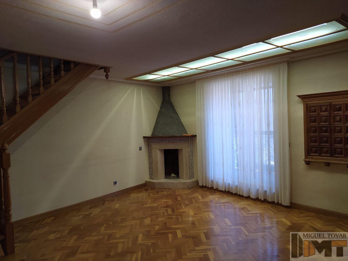 For sale of duplex in Segovia