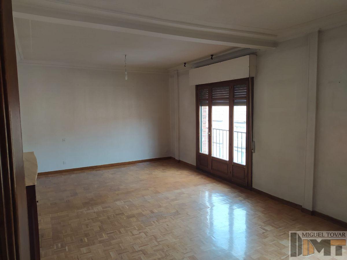 For sale of flat in Segovia