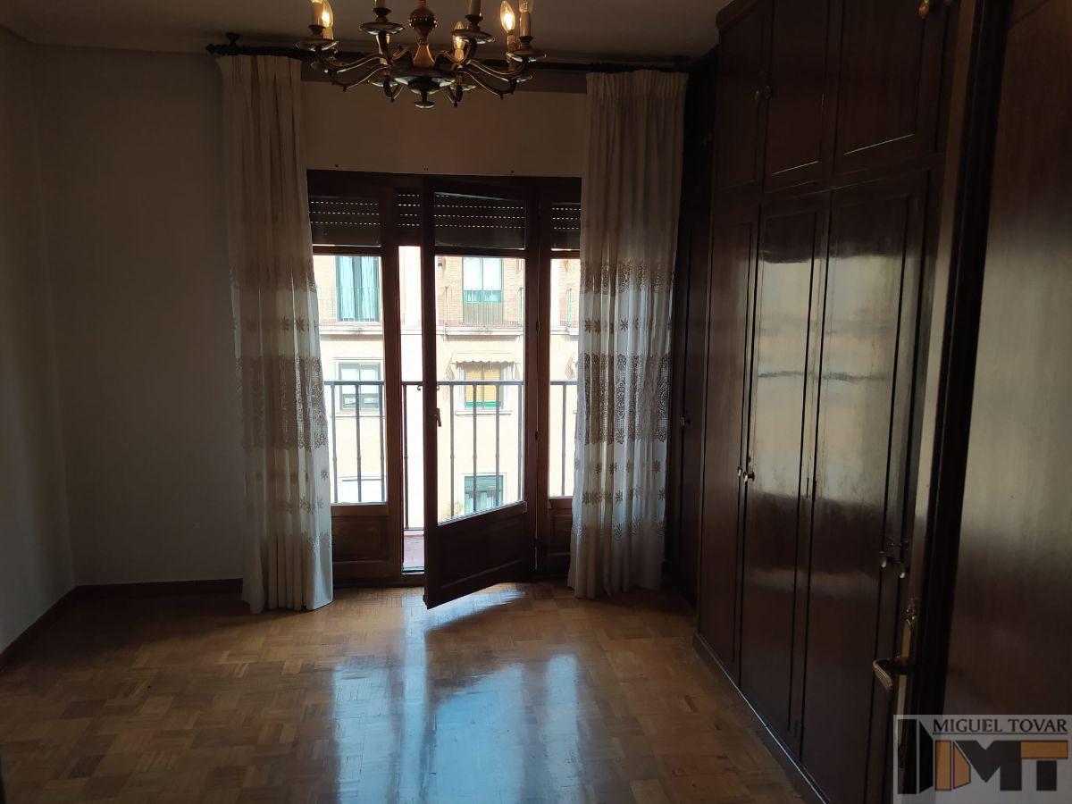 For sale of flat in Segovia