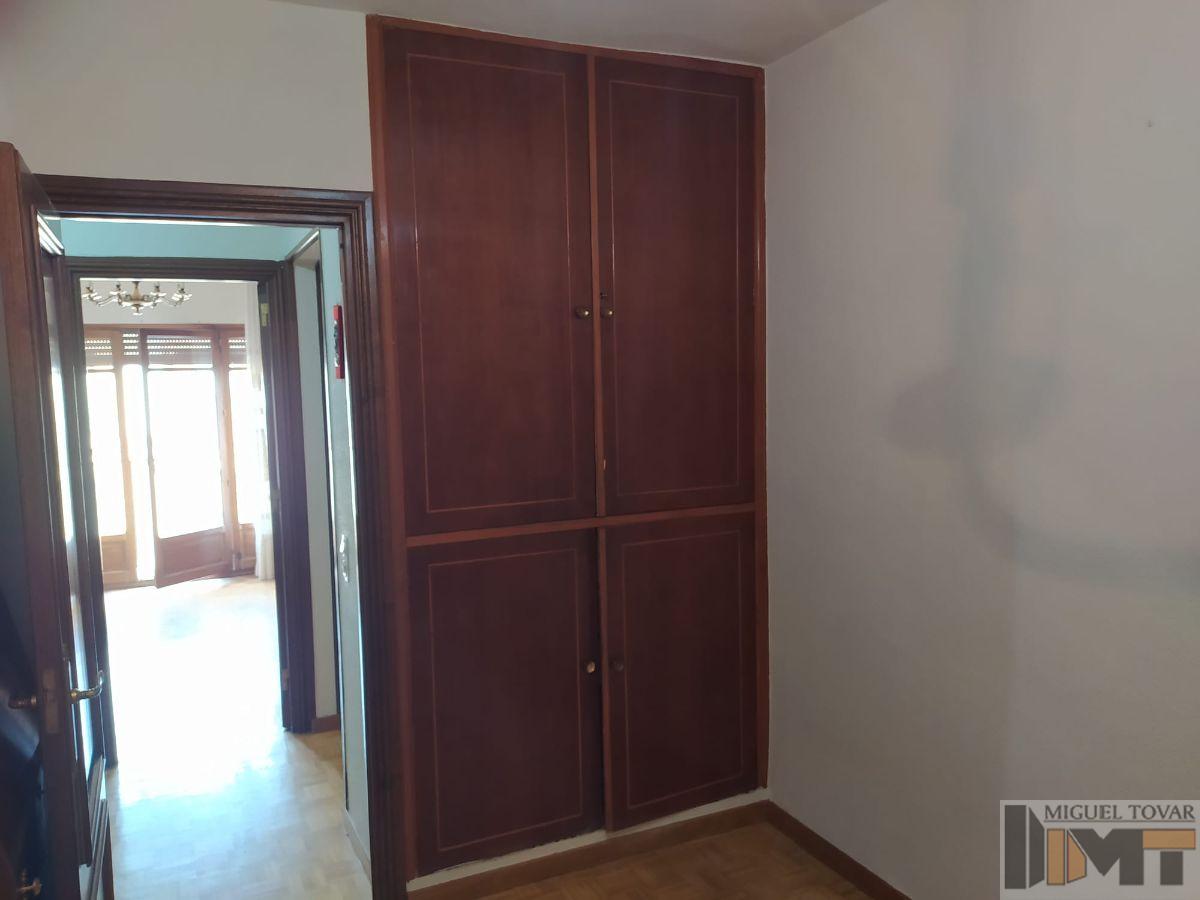 For sale of flat in Segovia