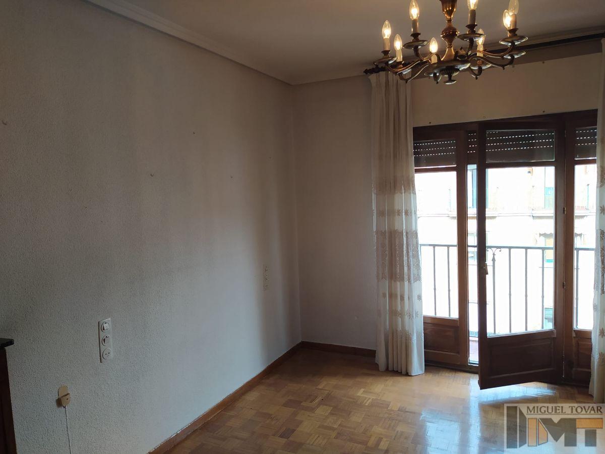 For sale of flat in Segovia