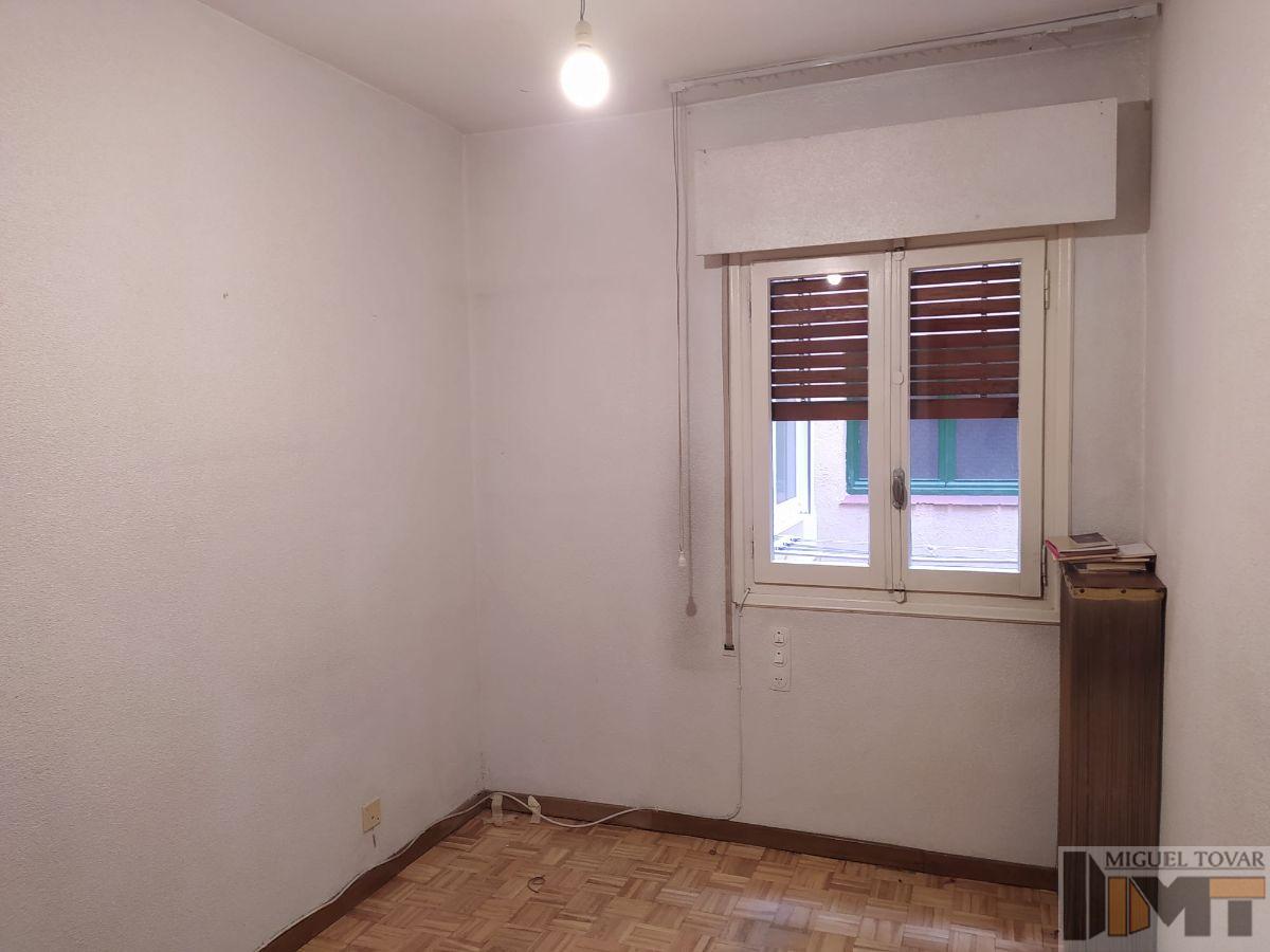 For sale of flat in Segovia