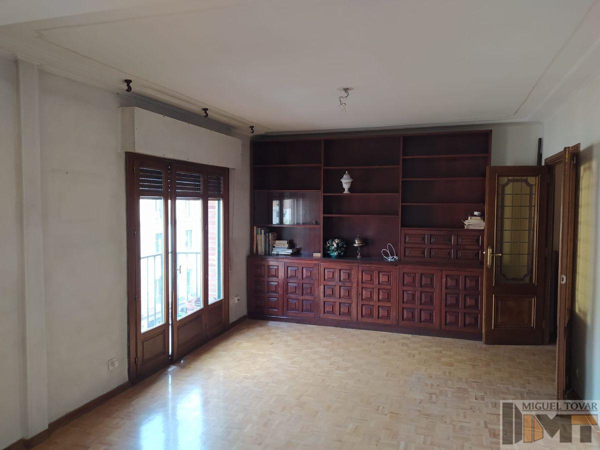 For sale of flat in Segovia