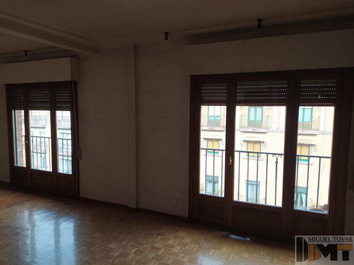 For sale of flat in Segovia