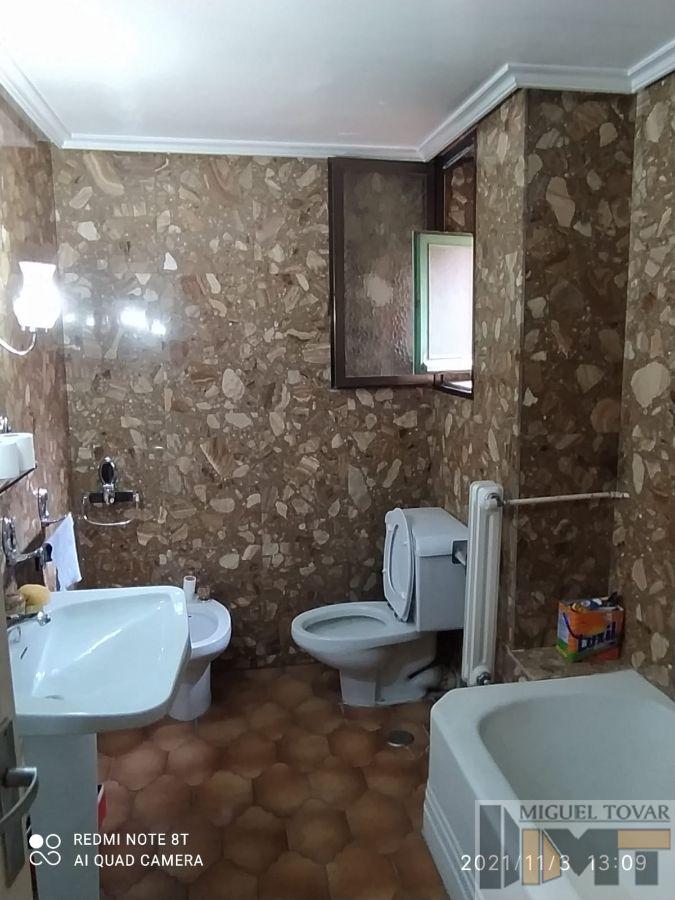 For sale of flat in Segovia