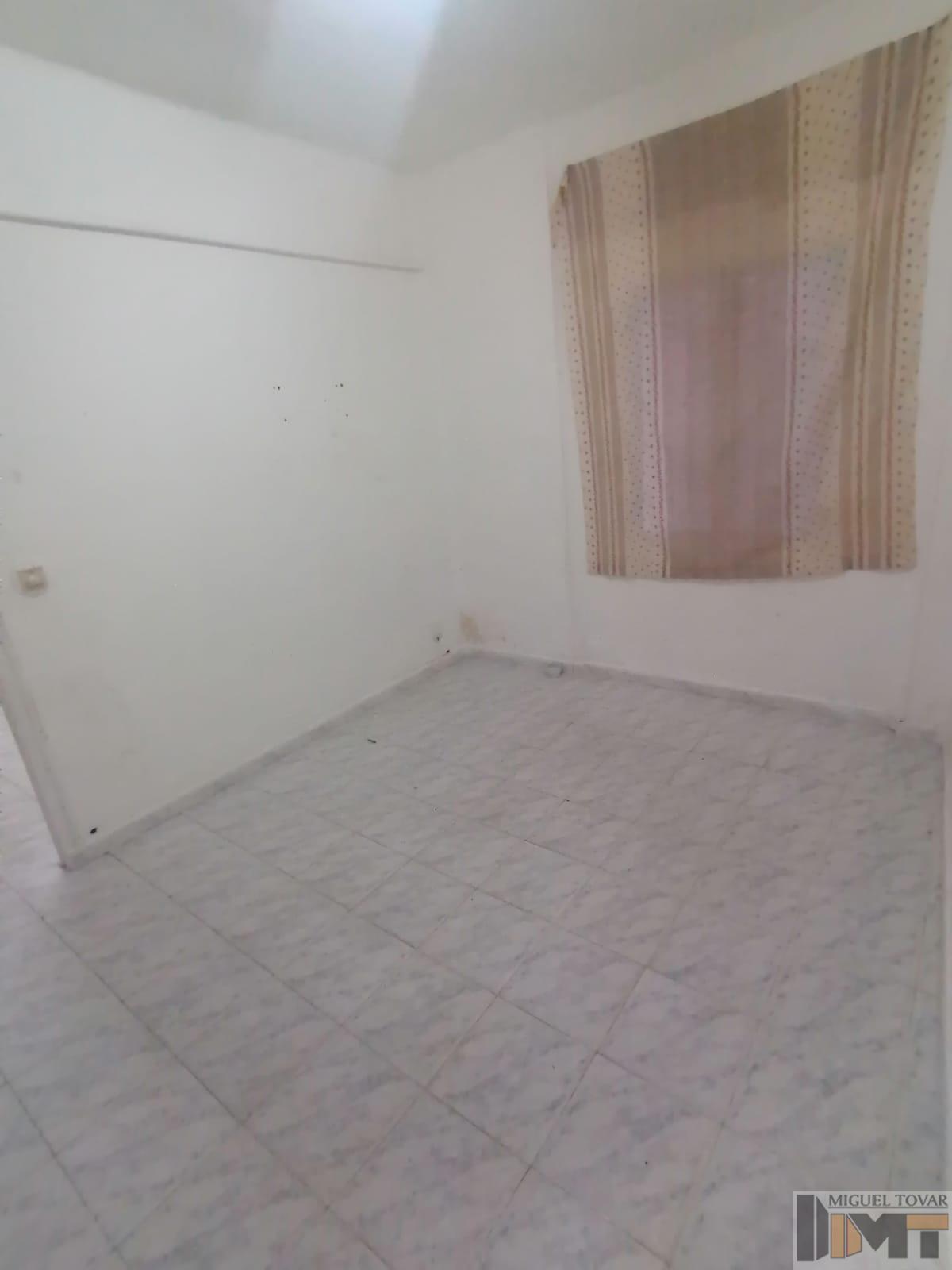 For sale of flat in Segovia