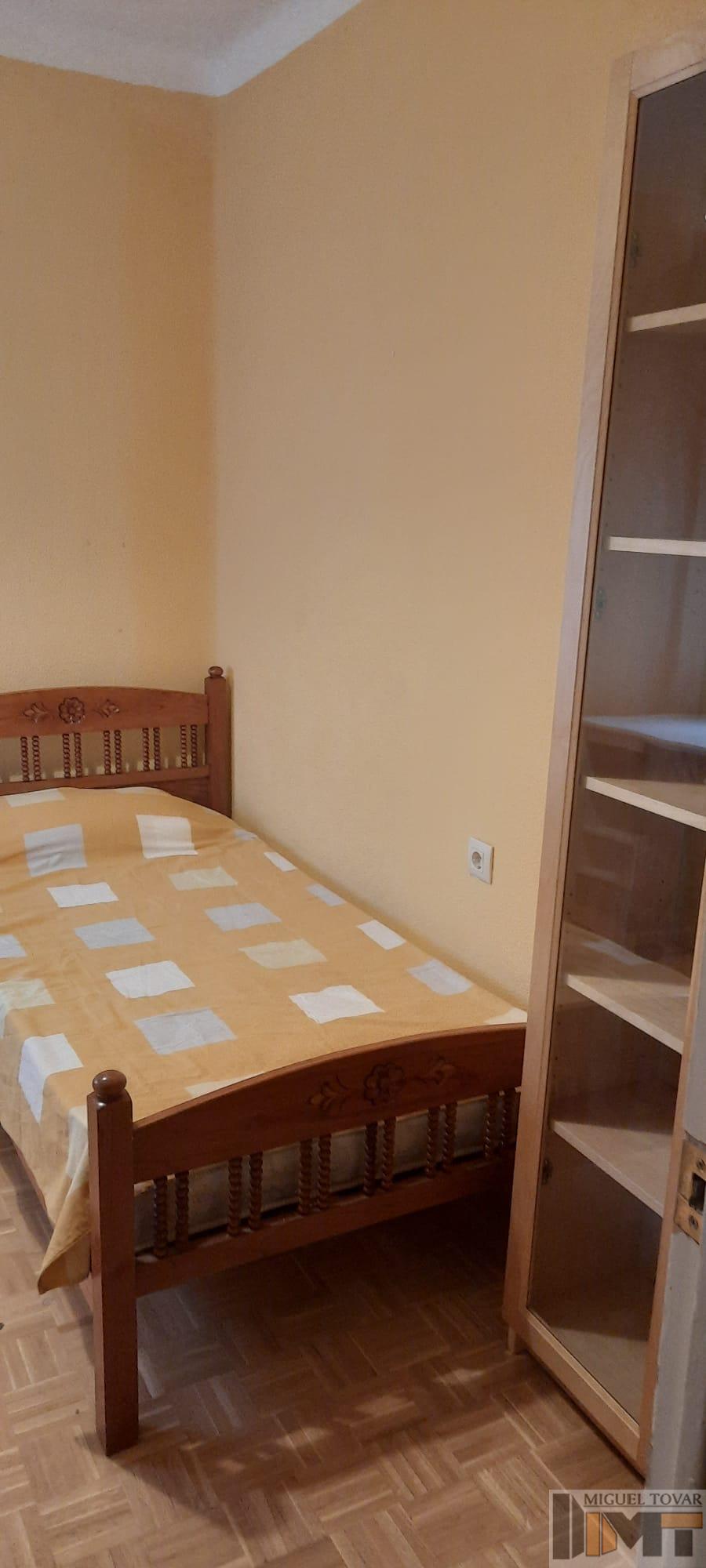 For sale of flat in Segovia