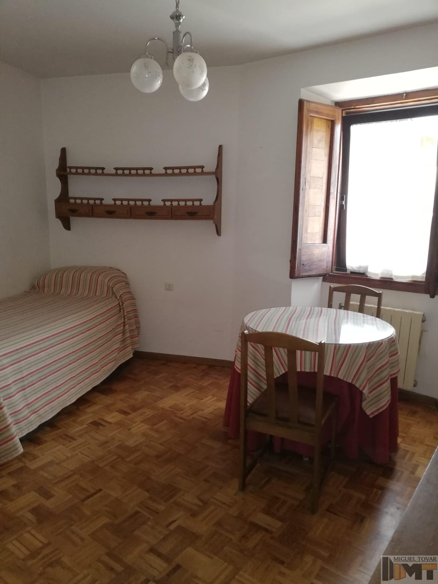 For sale of flat in Segovia