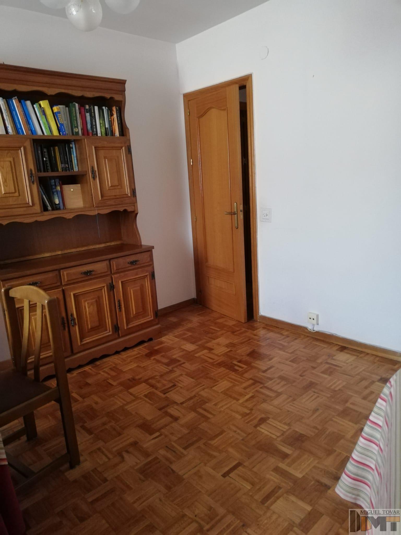 For sale of flat in Segovia
