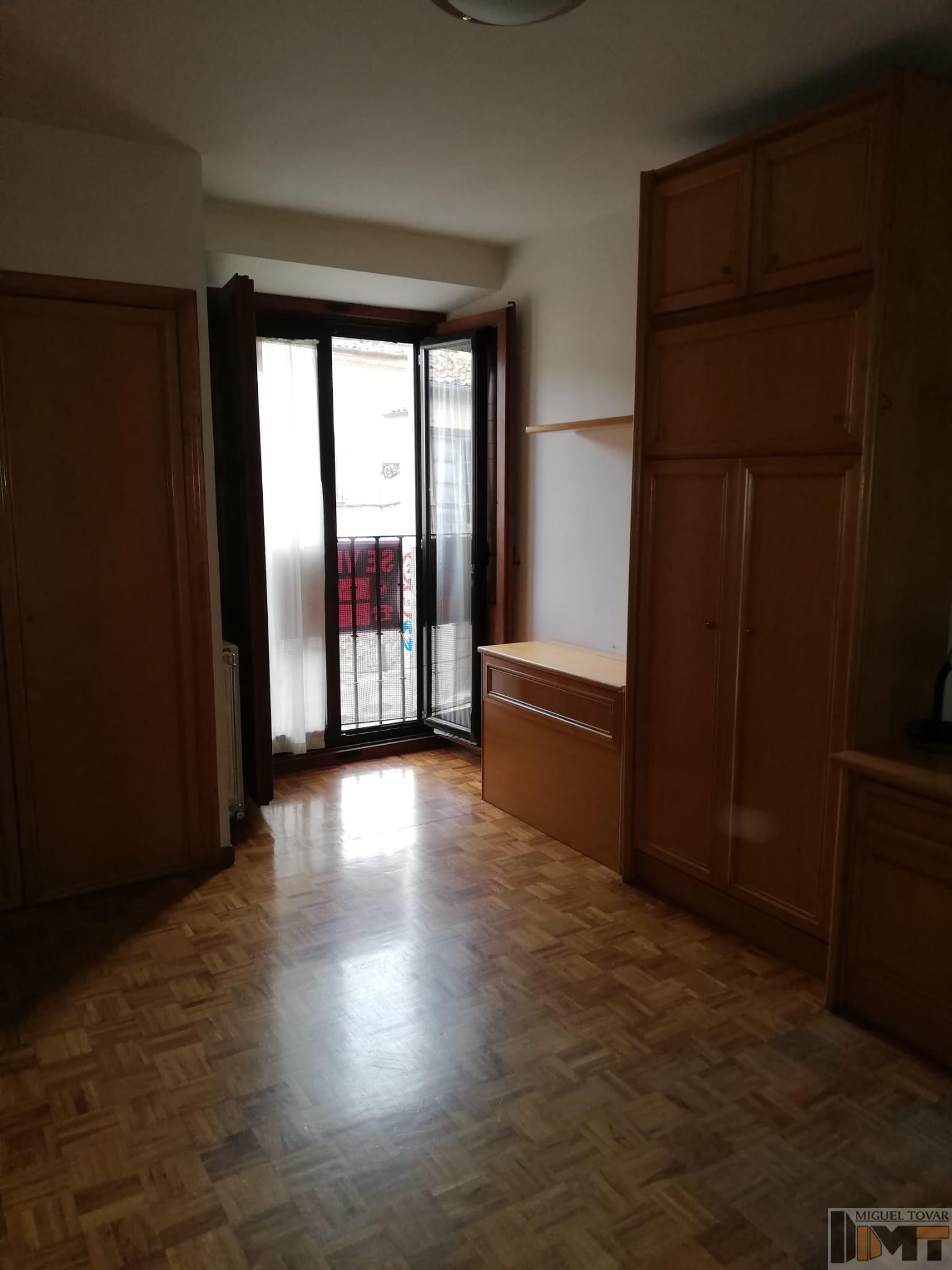 For sale of flat in Segovia