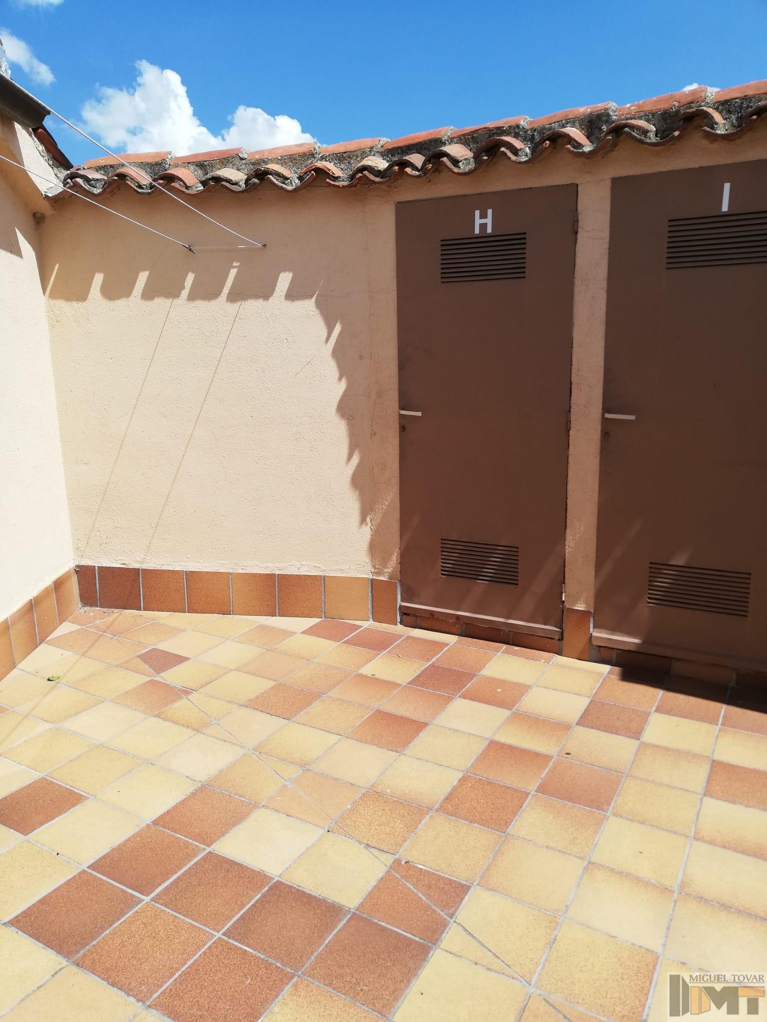 For sale of flat in Segovia