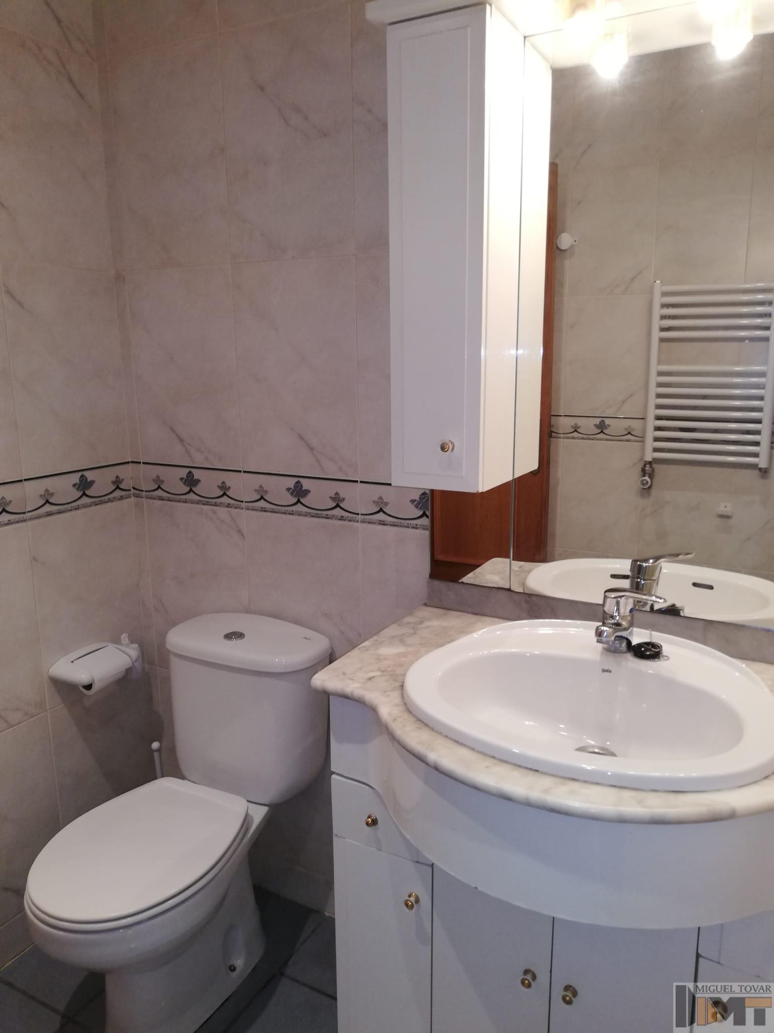 For sale of flat in Segovia