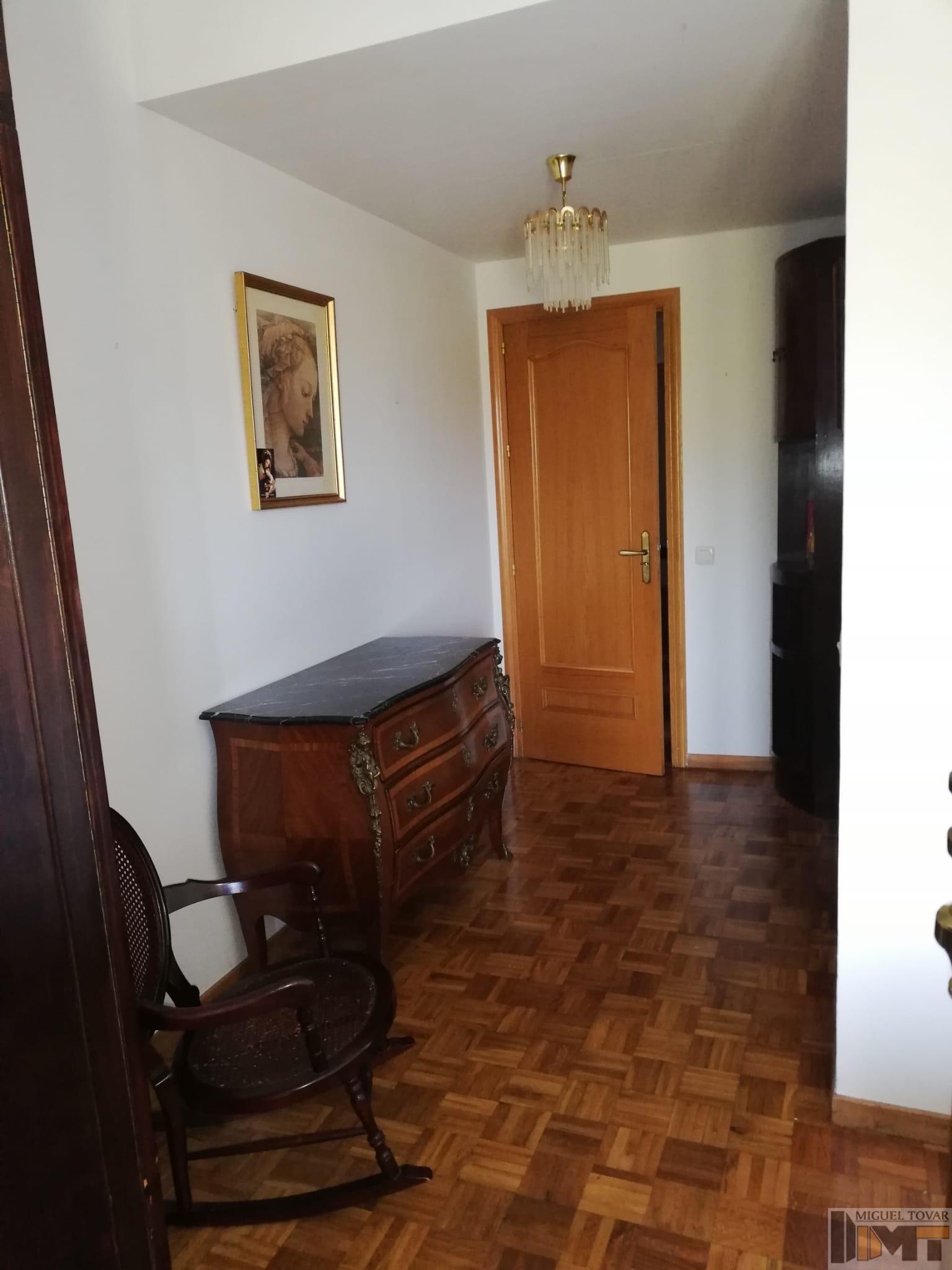 For sale of flat in Segovia