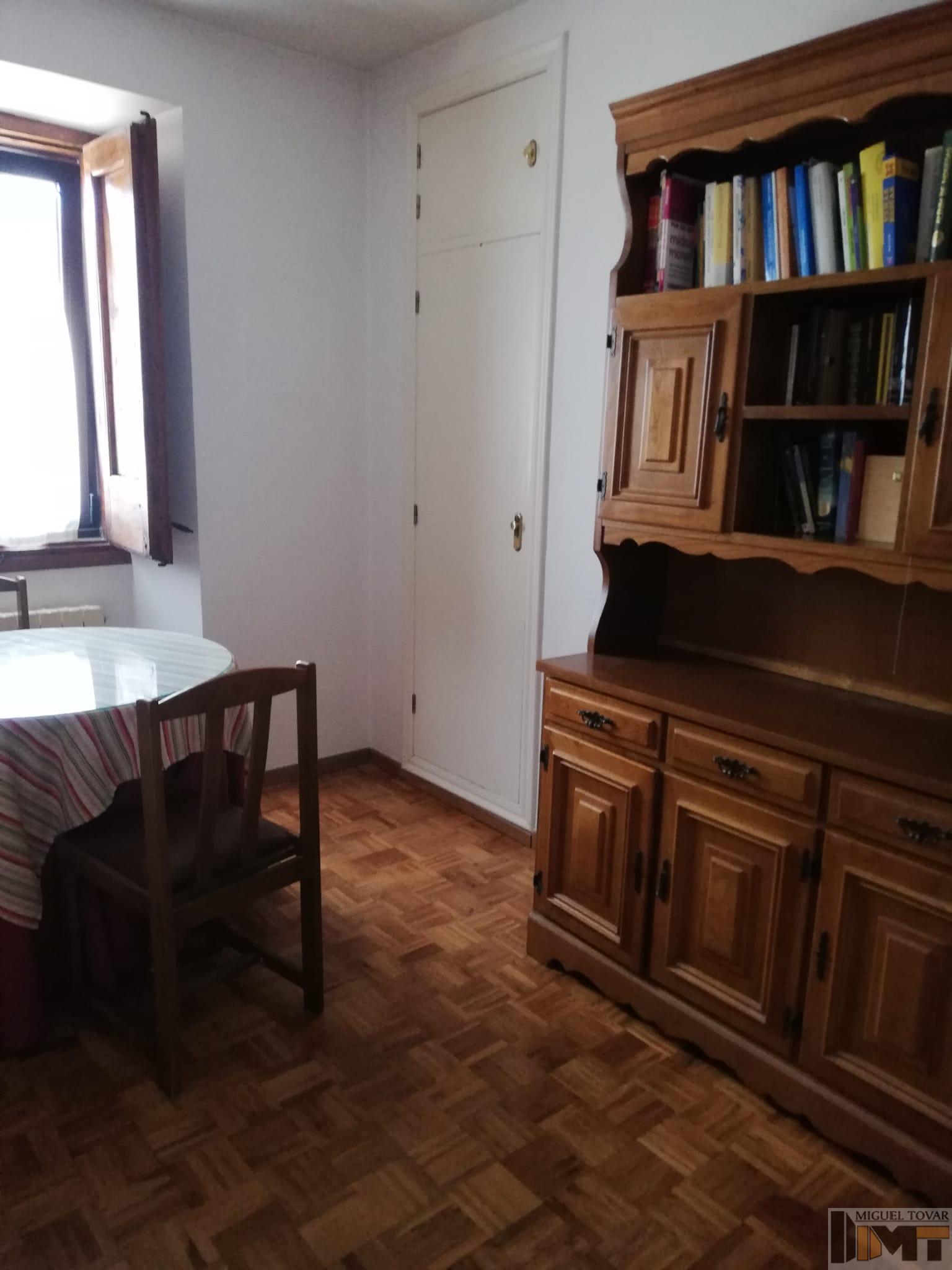 For sale of flat in Segovia