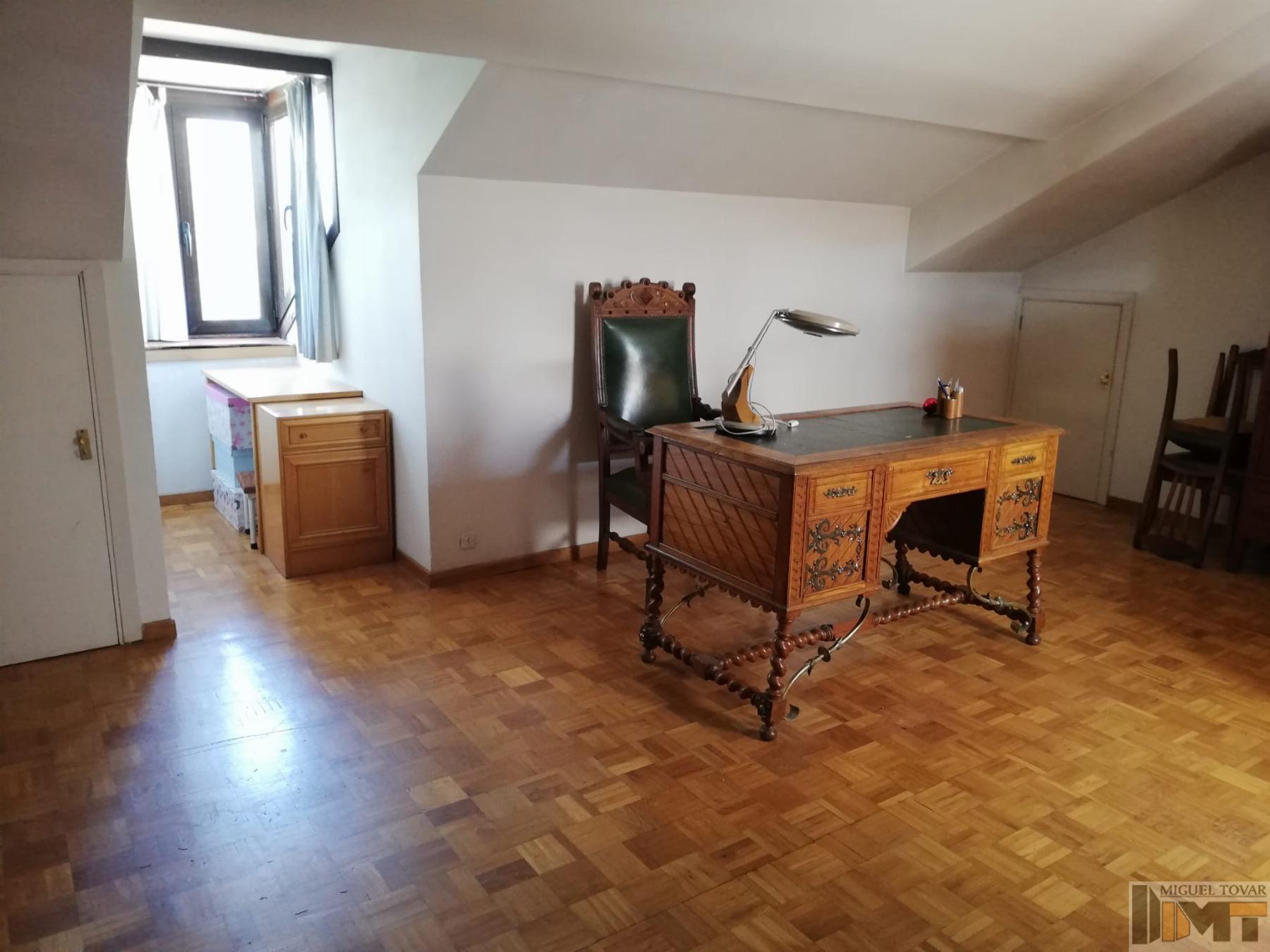 For sale of flat in Segovia