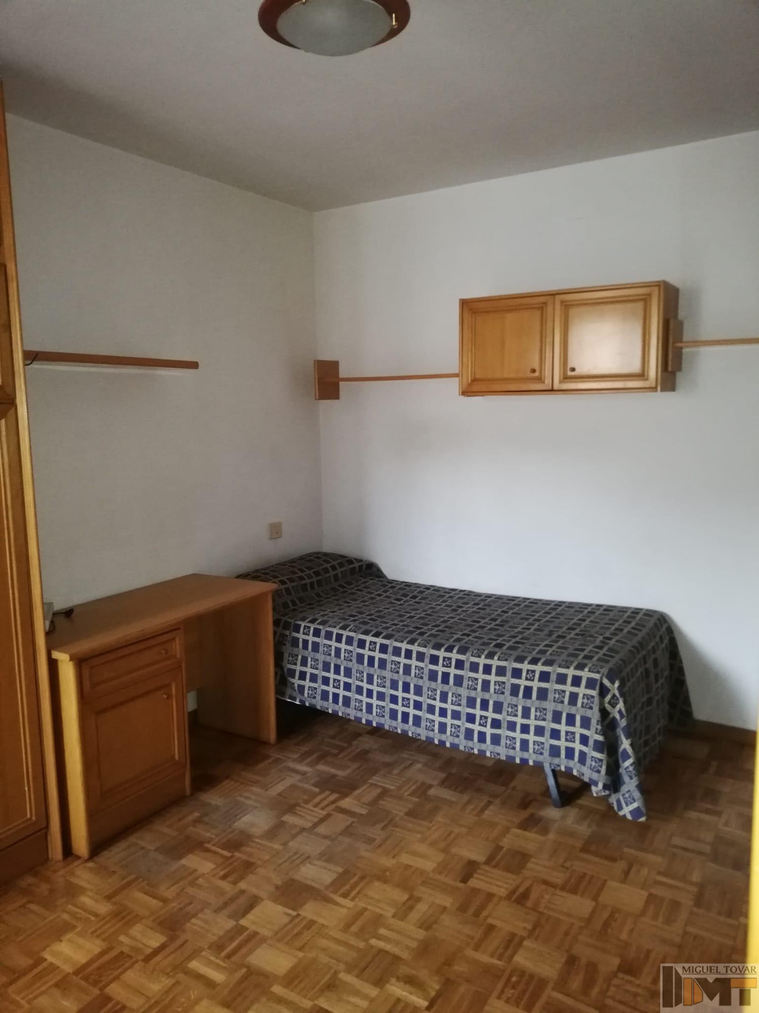 For sale of flat in Segovia