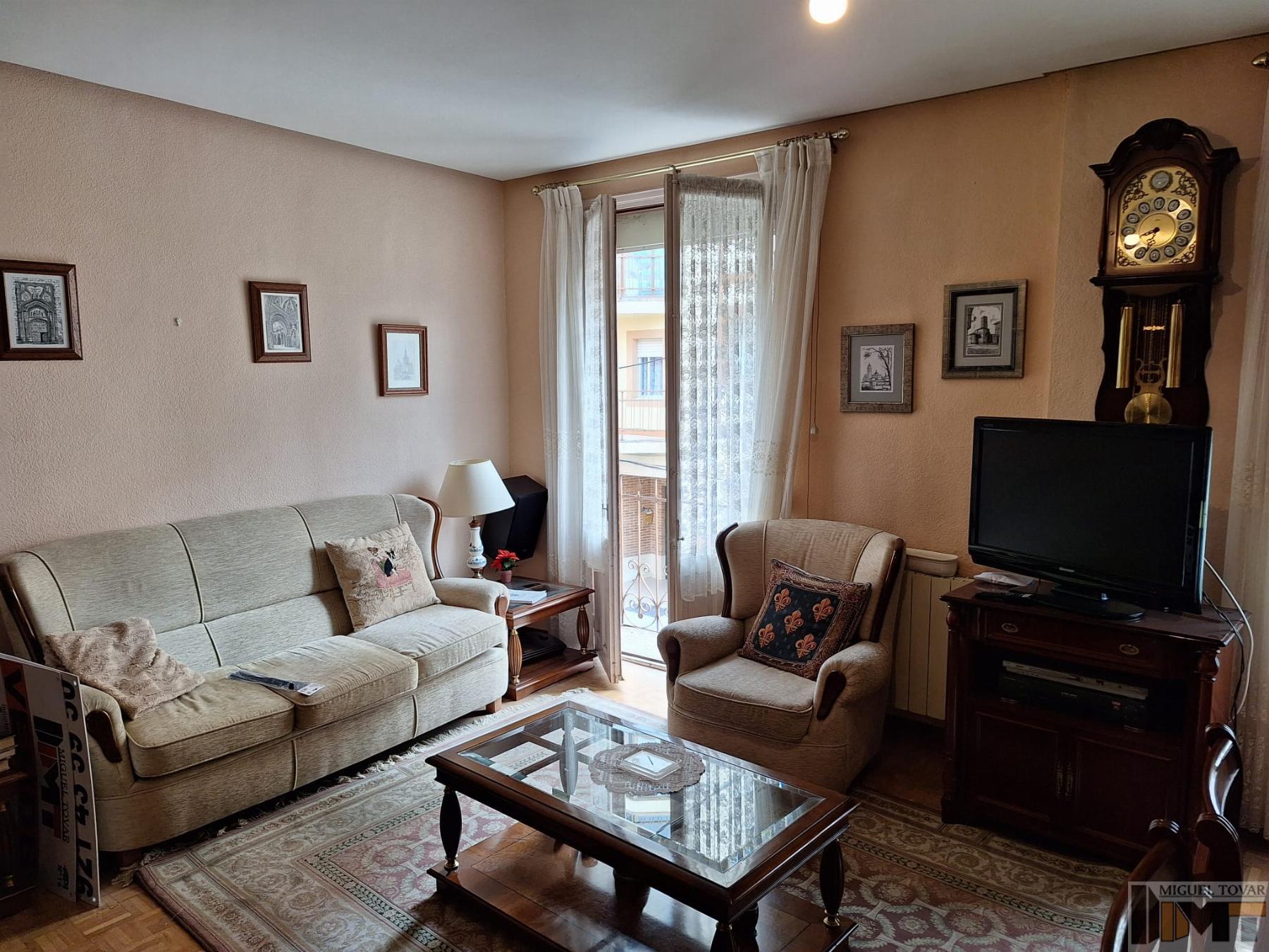 For sale of flat in Segovia