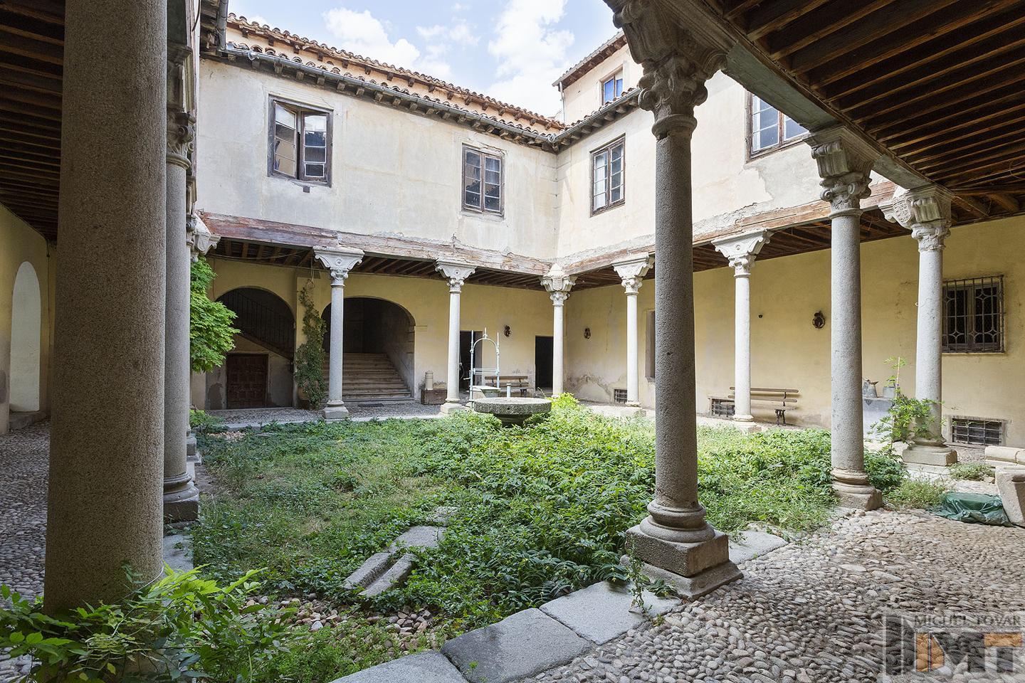 For sale of house in Segovia