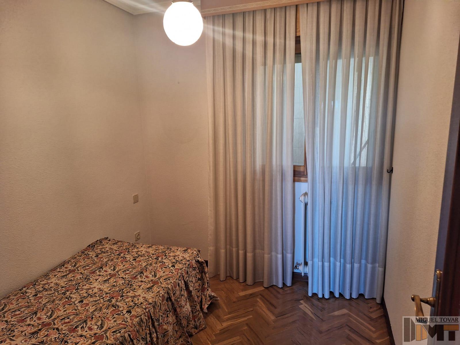 For sale of flat in Segovia
