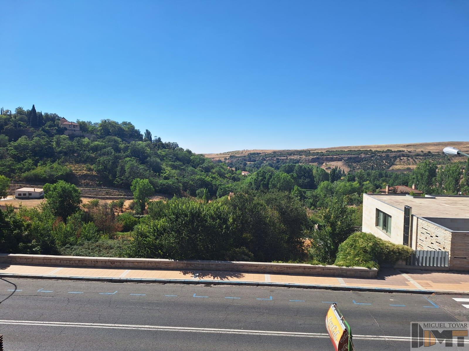 For sale of flat in Segovia