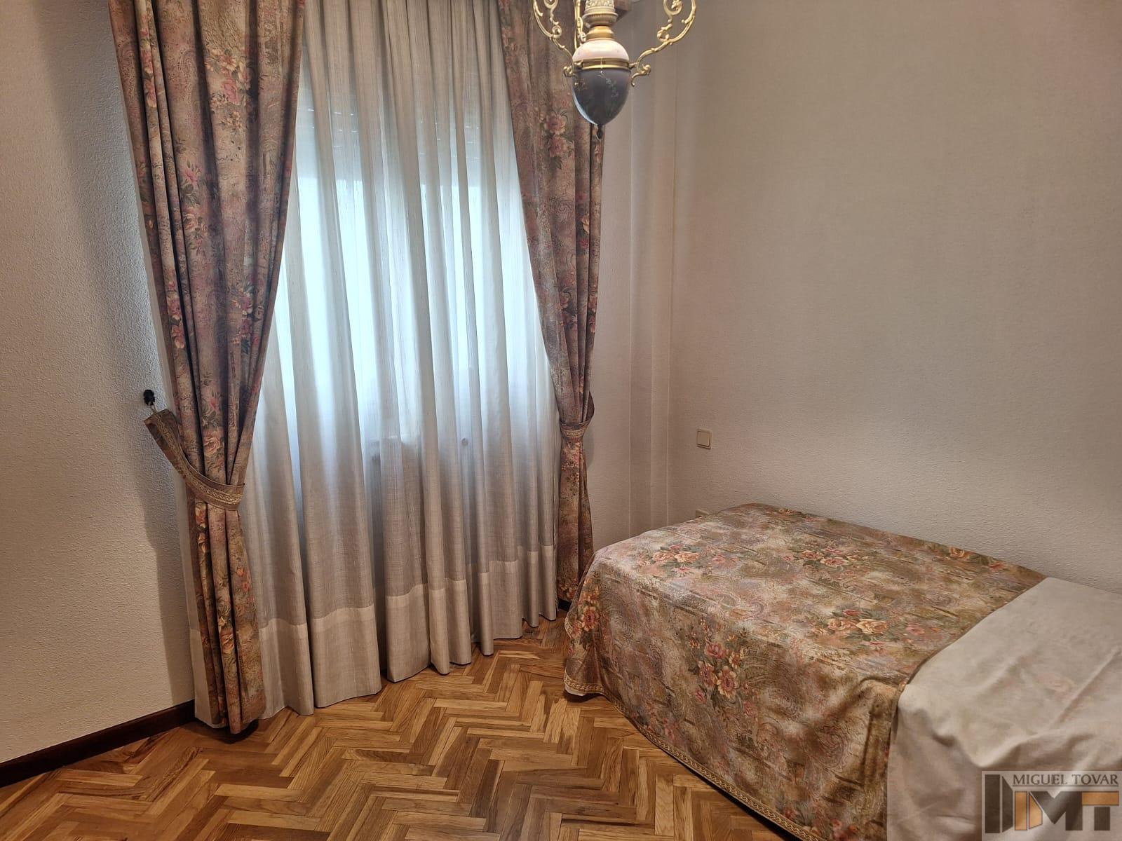 For sale of flat in Segovia