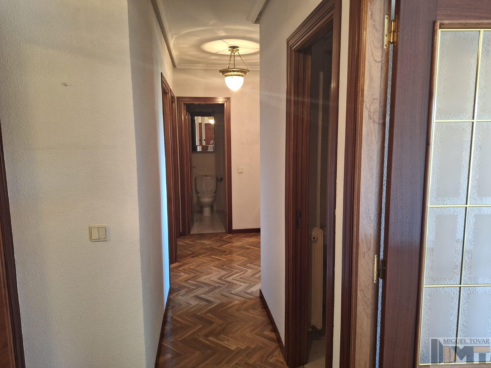 For sale of flat in Segovia