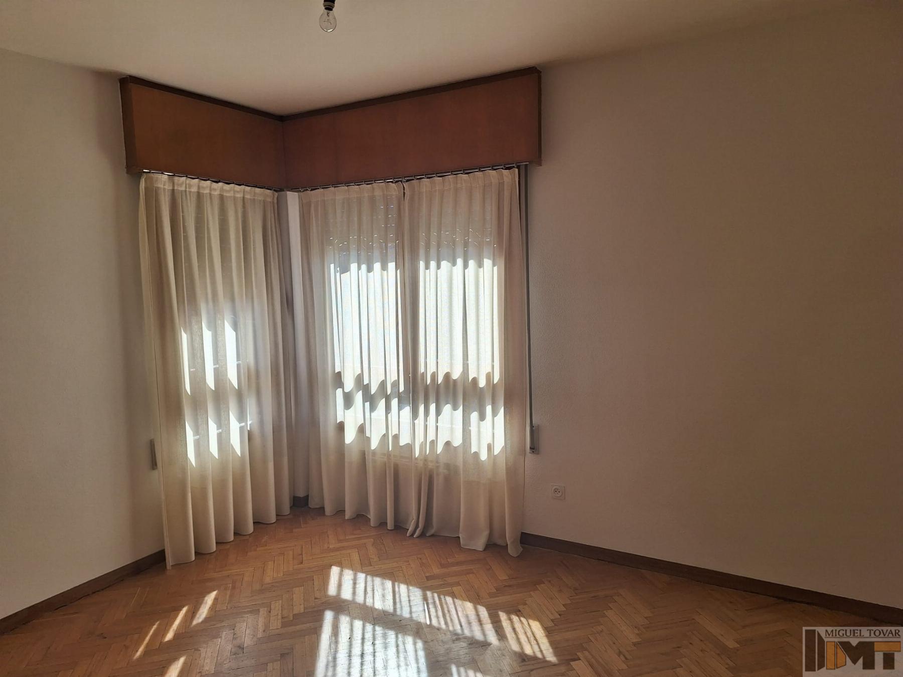 For sale of flat in Segovia